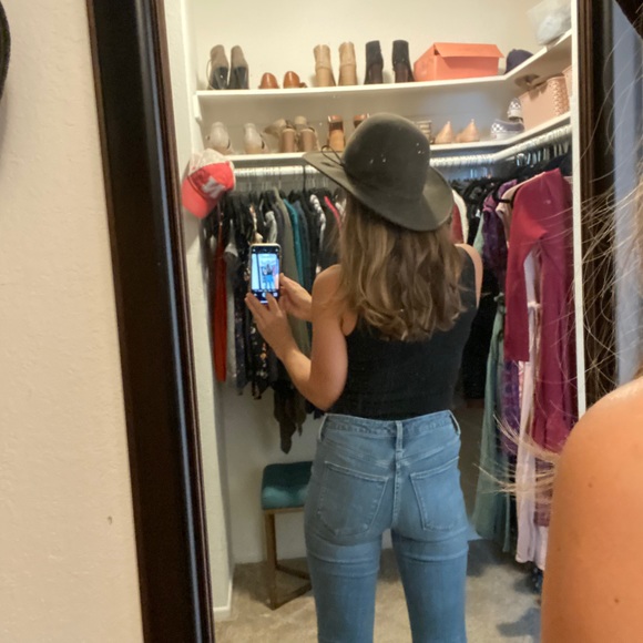 Universal Thread Distressed Jeans - Picture 2 of 2